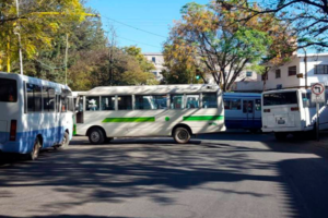 Transporte tarijeño se suma al paro de 24 Horas con 30 puntos de bloqueo