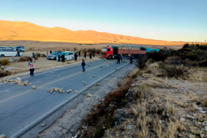 Transportistas Bloquean Tarija Exigiendo Soluciones a la Crisis de Carburantes y Dólares