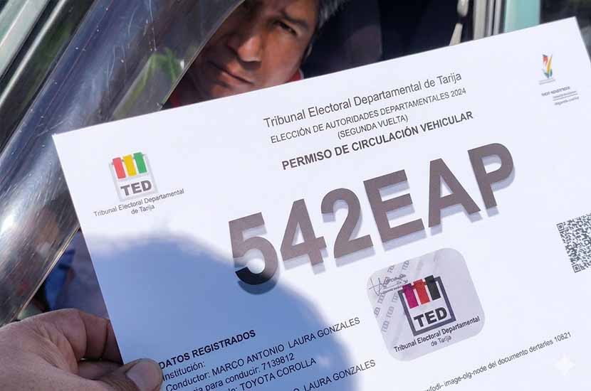 FELCC Tarija aprehende a dos personas por circular con permisos falsos durante la jornada electoral