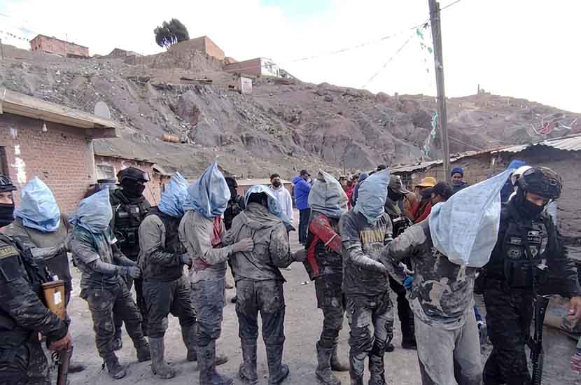 Cerro Rico: Enfrentamiento entre mineros y “jucus” deja un fallecido y 19 personas aprehendidas