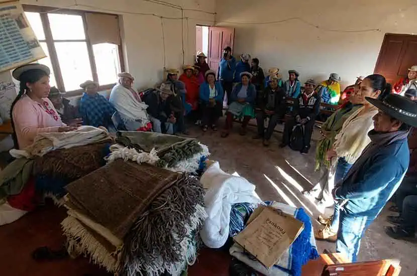 Tarija: Gobernadora Soruco visitó Yunchará y comprometió apoyo a artesanos y promoción turística
